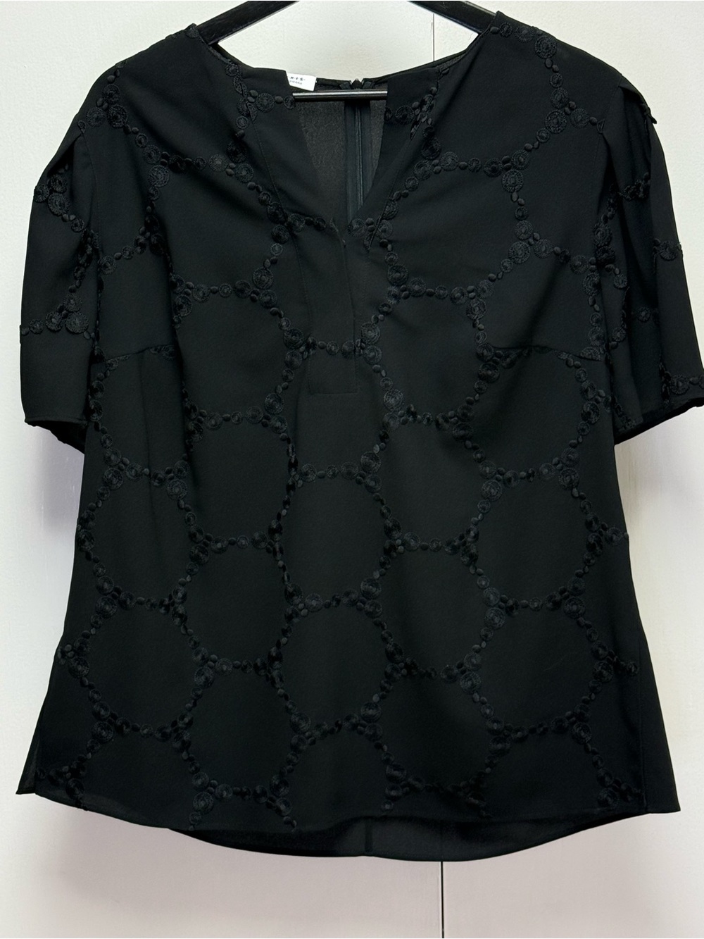 Akris Punto Black Short-Sleeve Embroidered Circle-Pattern Blouse
